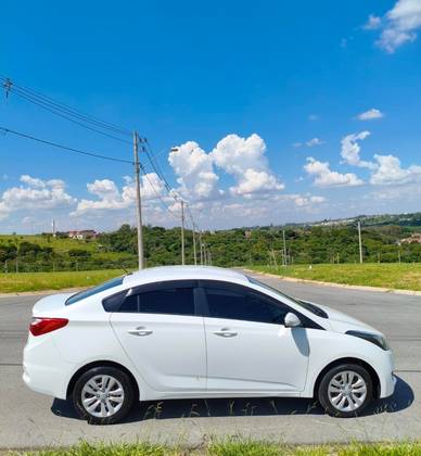 HYUNDAI HB20S 1.6 COMFORT PLUS 16V FLEX 4P MANUAL